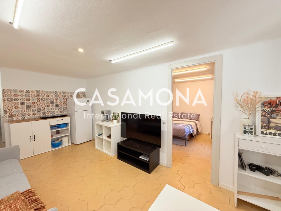 Buy to let Opportunity - Centrally Located Apartment with Low Ceilings in Gótico
