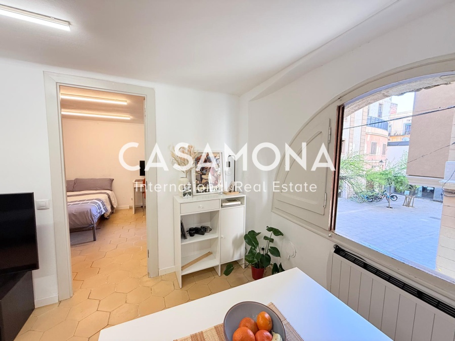 Buy to let Opportunity - Centrally Located Apartment with Low Ceilings in Gótico