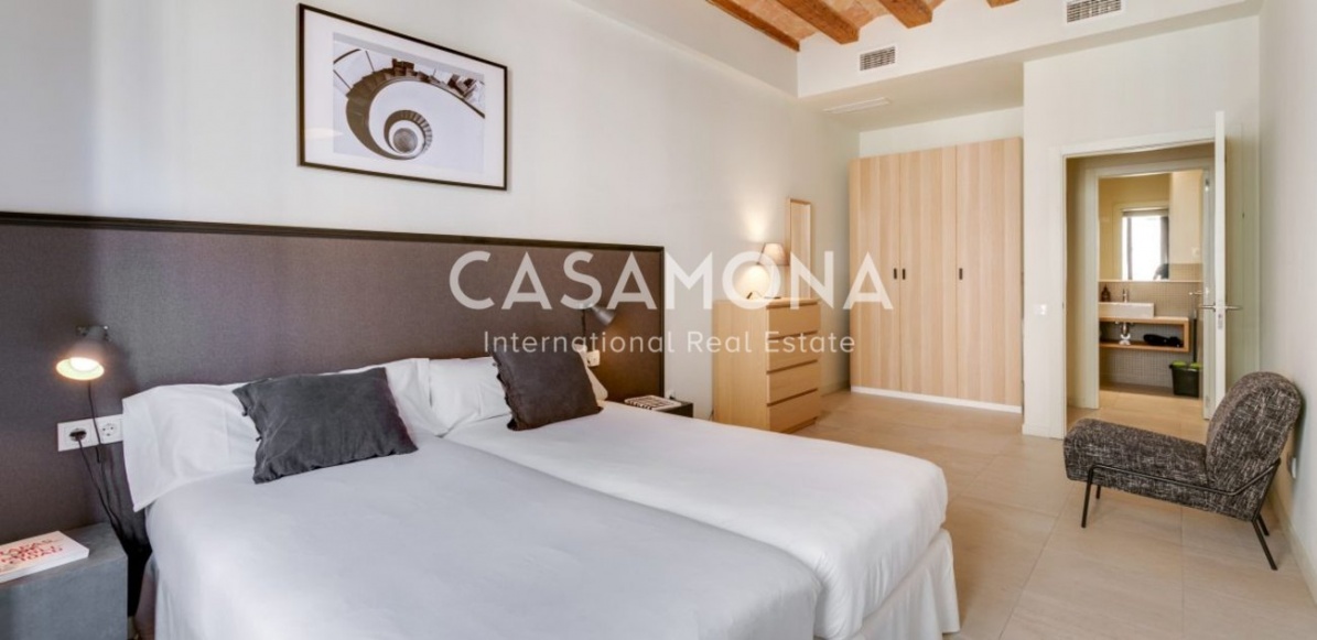 Moderno apartamento de 1 dormitorio con balcones y terraza en un edificio renovado