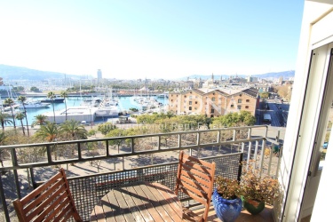 Bright 2 Bedroom Apartment with an Amazing View of Port Vell
