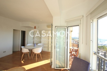 Bright 2 Bedroom Apartment with an Amazing View of Port Vell