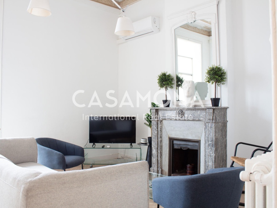 Lluminós i espaiós Apartament de 4 Habitacions amb Balcó a l'Eixample