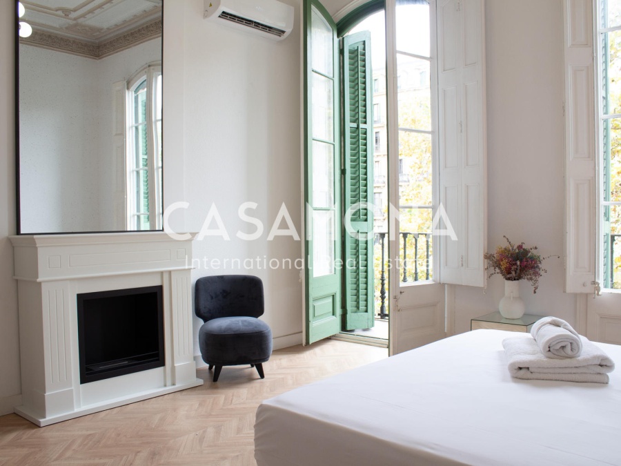 Lluminós i espaiós Apartament de 4 Habitacions amb Balcó a l'Eixample