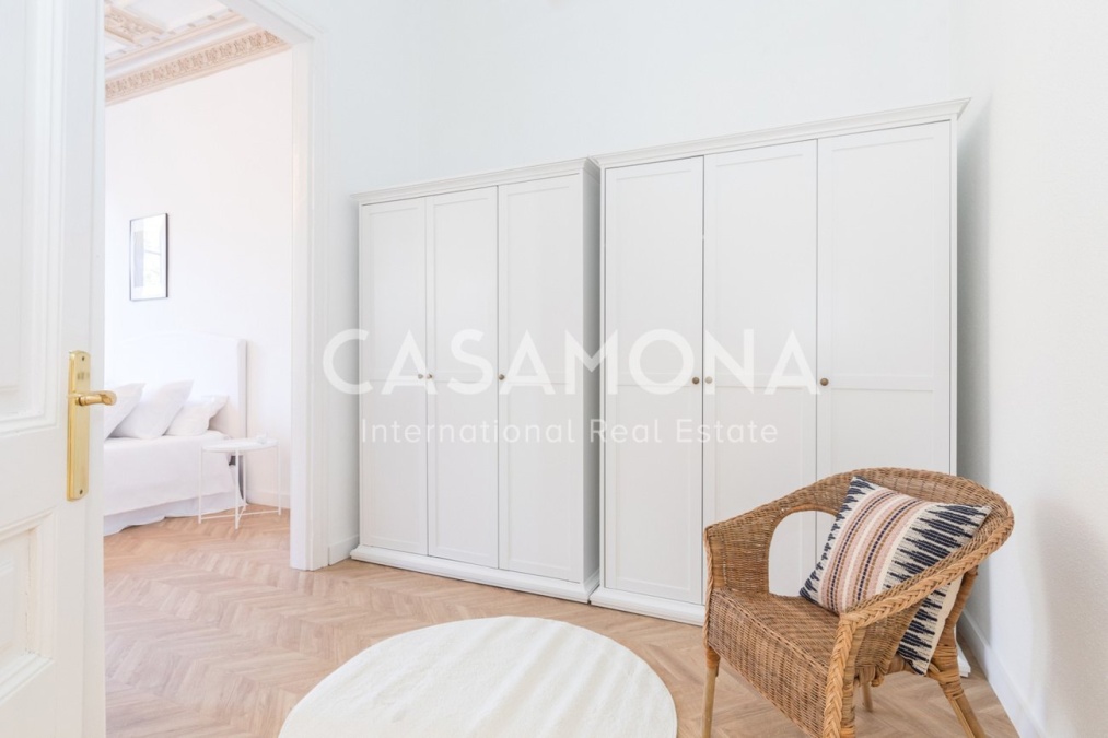 Lluminós i espaiós Apartament de 4 Habitacions amb Balcó a l'Eixample