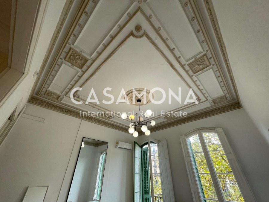 Gorgeous 4 Bedroom Apartment in a Classic Building besides Passeig de Sant Joan Gorgeous 4 Bedroom Apartment in a Classic Building besides Passeig de Sant Joan