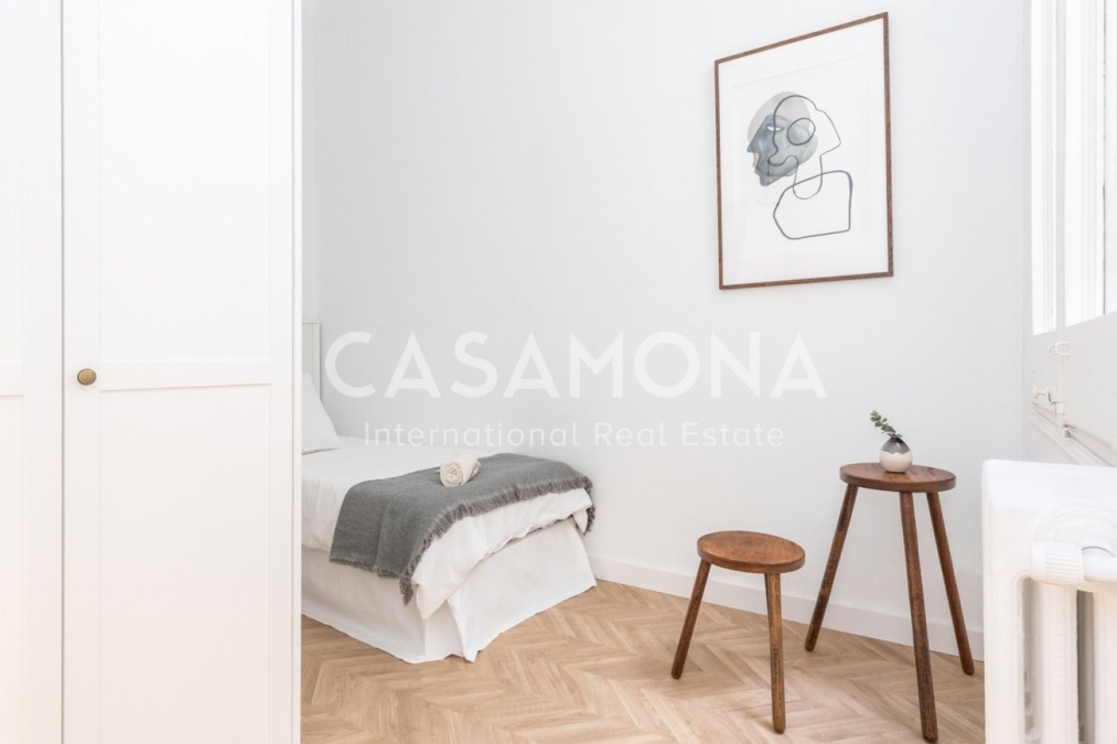 Lluminós i espaiós Apartament de 4 Habitacions amb Balcó a l'Eixample