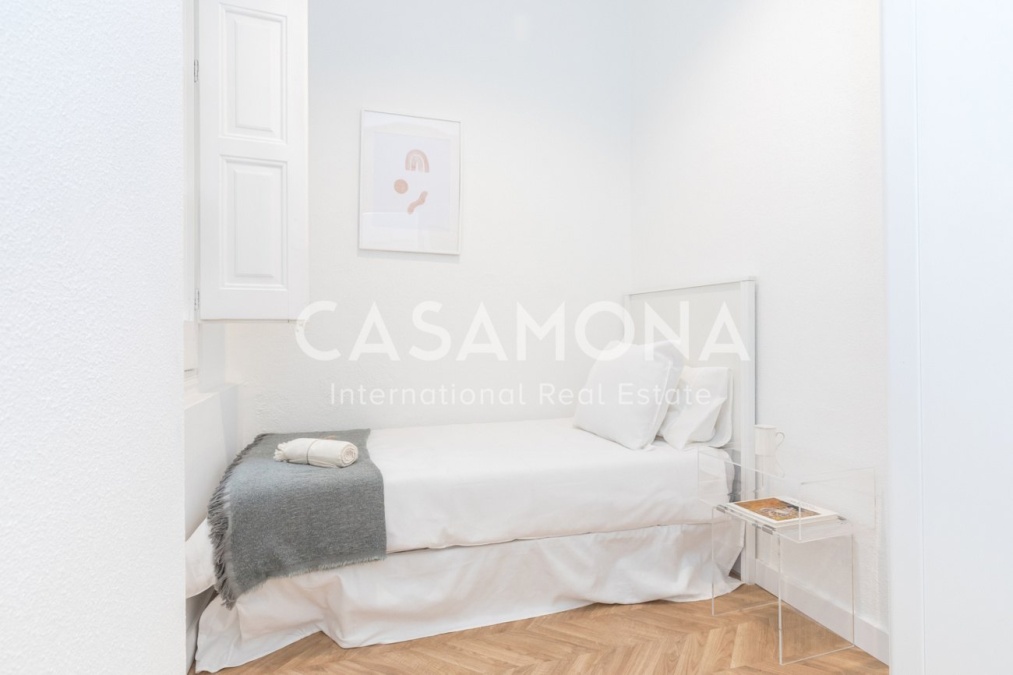 Lluminós i espaiós Apartament de 4 Habitacions amb Balcó a l'Eixample