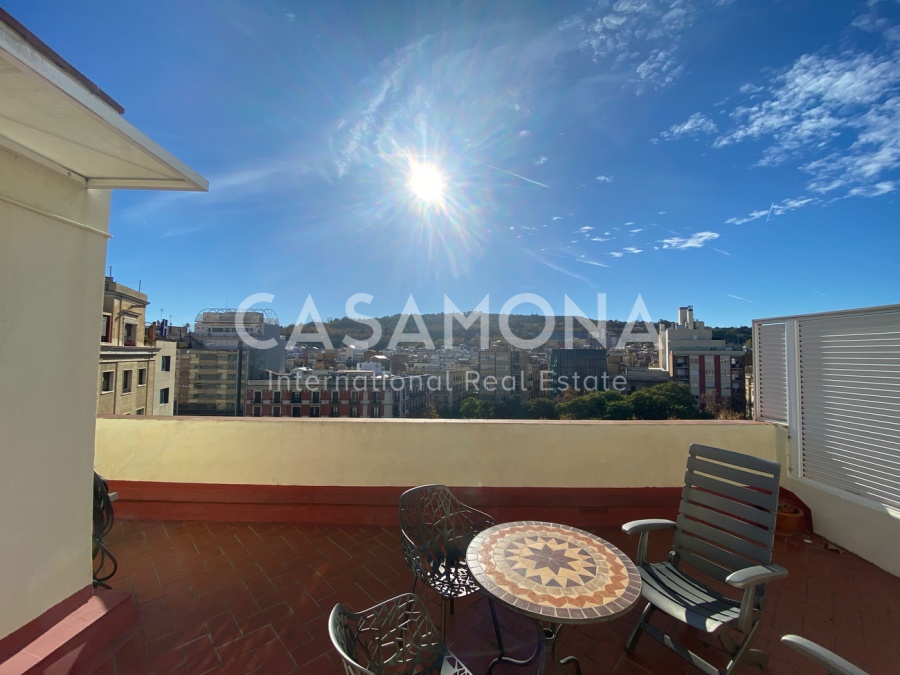 Penthouse with a Private Terrace and Panoramic Views of Barcelona