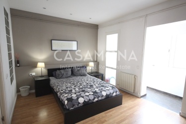 Bright 2 Bedroom Apartment with Balcony in Grácia