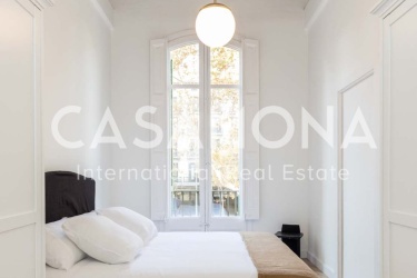 Luminoso y exclusivo apartamento de 4 dormitorios con terraza privada en Eixample Luminoso y exclusivo apartamento de 4 dormitorios con terraza privada en Eixample