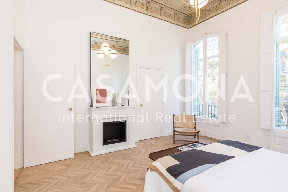 Luminoso y exclusivo apartamento de 4 dormitorios con terraza privada en Eixample