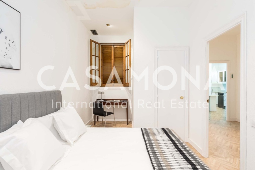 Appartement lumineux et exclusif de 4 chambres avec terrasse privée à Eixample