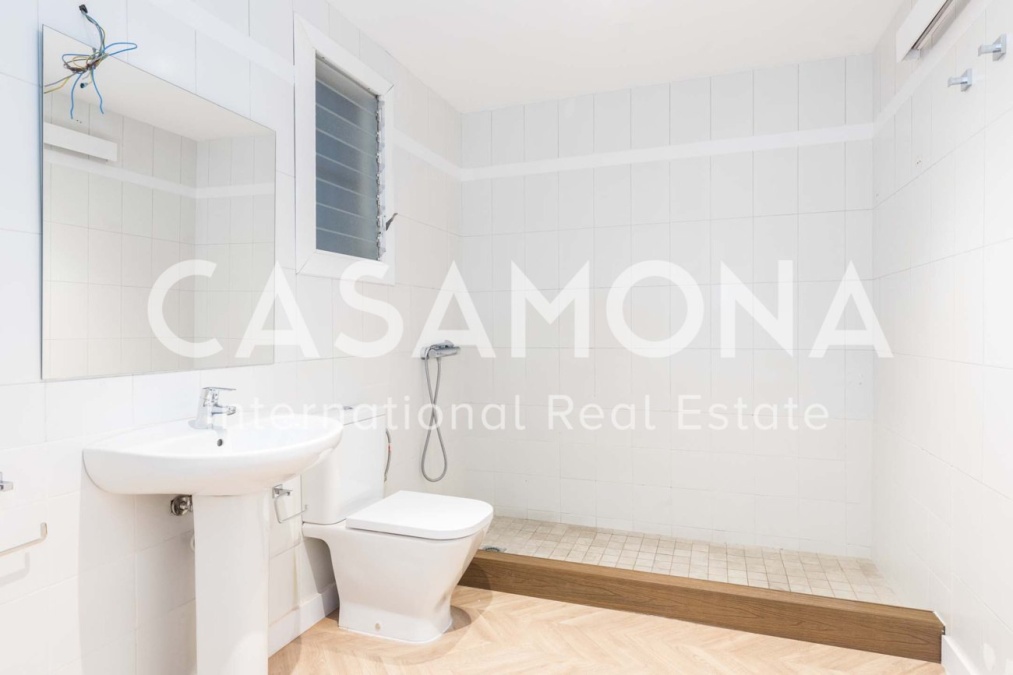 Appartement lumineux et exclusif de 4 chambres avec terrasse privée à Eixample