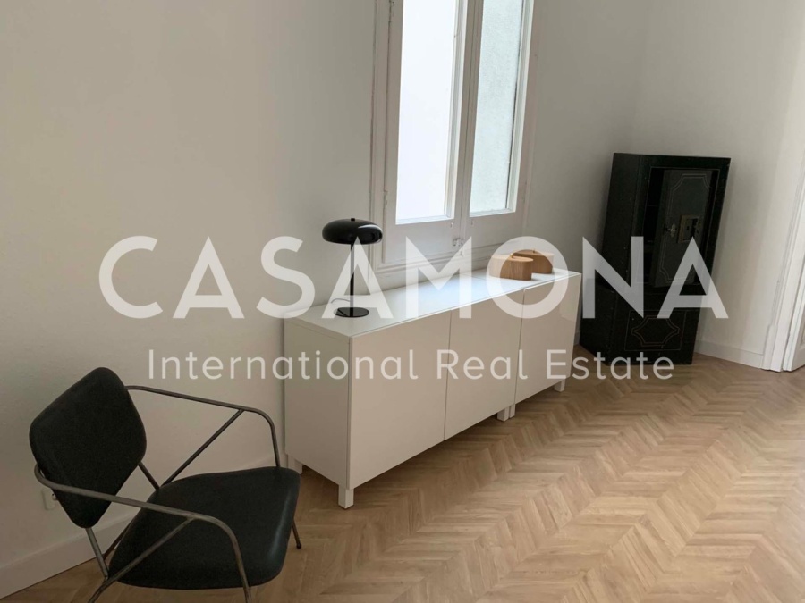 Luminoso y exclusivo apartamento de 4 dormitorios con terraza privada en Eixample