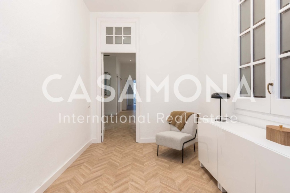 Bright and Exclusive 5 Bedrooms Apartment with Private Terrace in Eixample Bright and Exclusive 5 Bedrooms Apartment with Private Terrace in Eixample