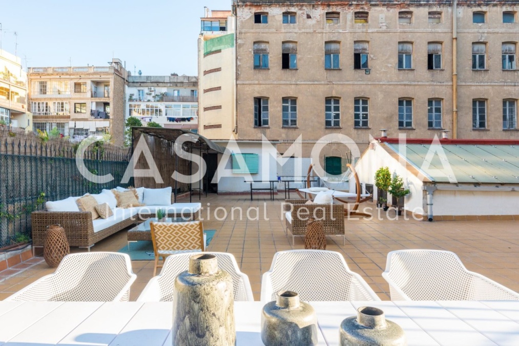 Luminoso y exclusivo apartamento de 4 dormitorios con terraza privada en Eixample