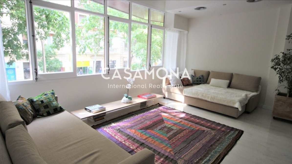 Light Flooded Luxurious Designer Loft in Gràcia