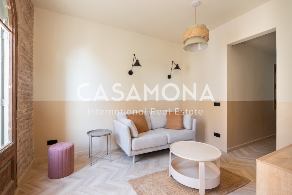 Modern 3 Bedroom Apartment with Balcony in Gràcia