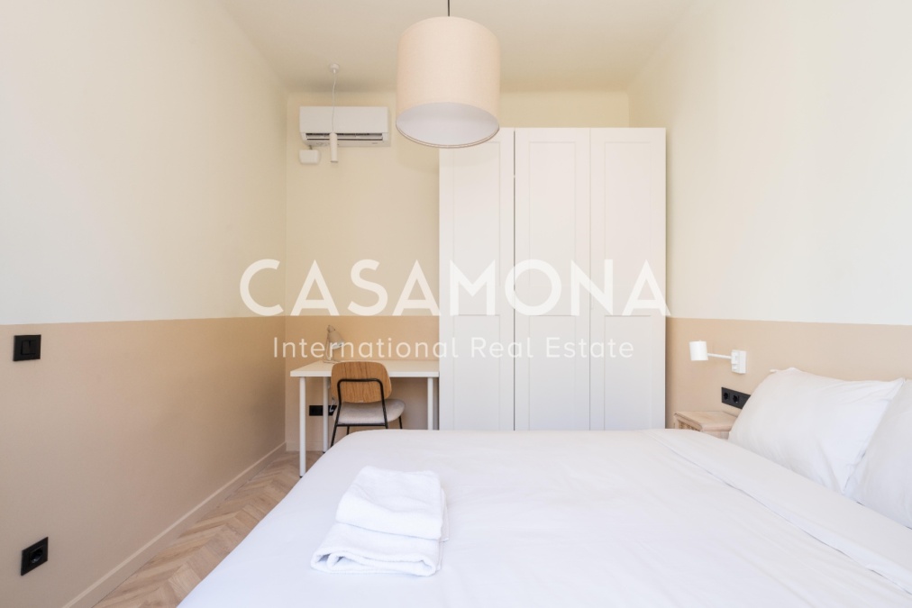 Modern 3 Bedroom Apartment with Balcony in Gràcia