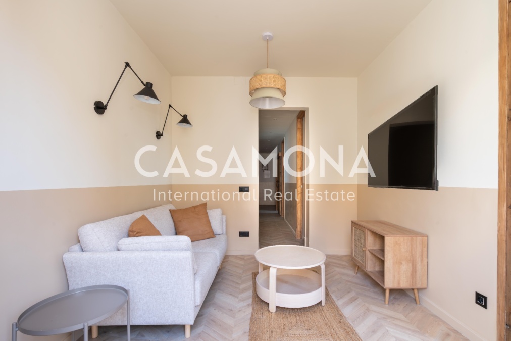 Moderno apartamento de 3 dormitorios con balcón en Gràcia