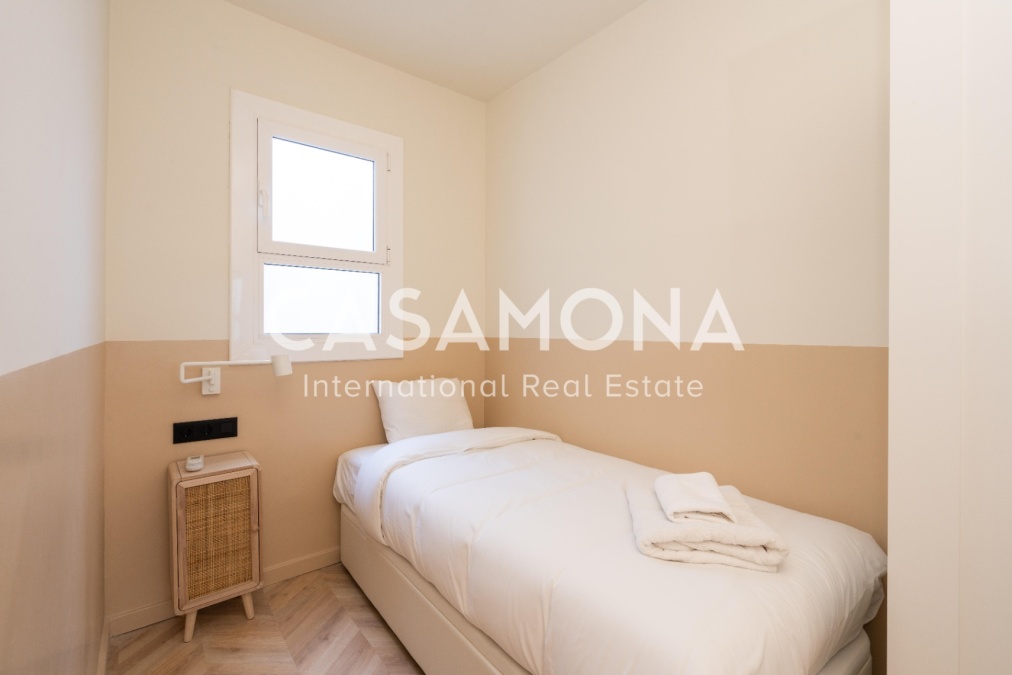Moderno apartamento de 3 dormitorios con balcón en Gràcia