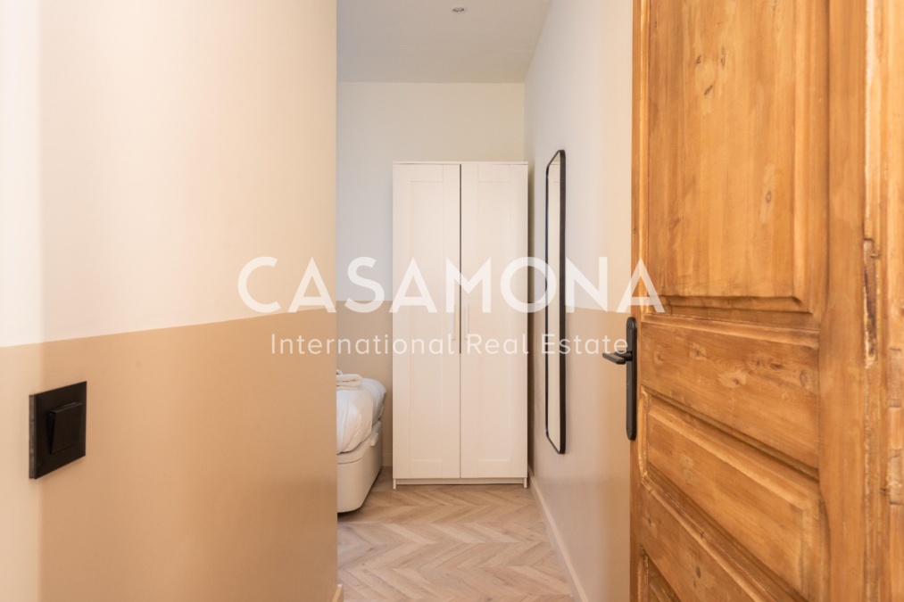Modern 3 Bedroom Apartment with Balcony in Gràcia