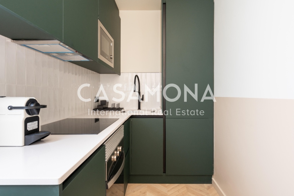 Modern 3 Bedroom Apartment with Balcony in Gràcia
