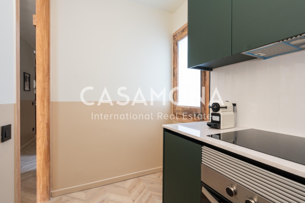 Modern 3 Bedroom Apartment with Balcony in Gràcia