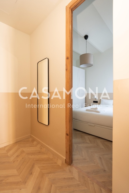 Modern 3 Bedroom Apartment with Balcony in Gràcia