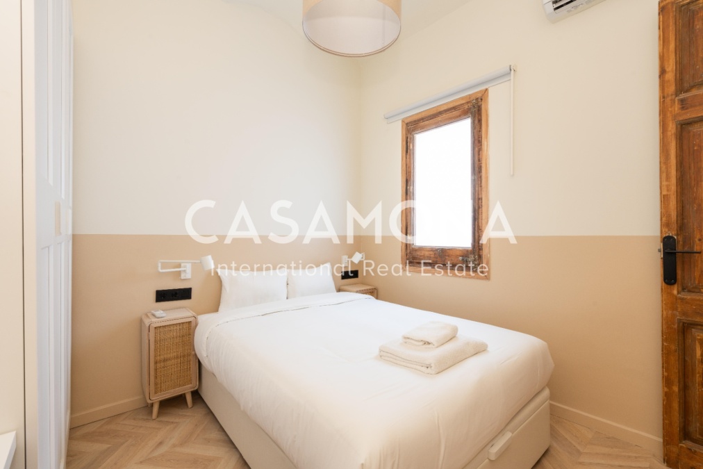 Modern 3 Bedroom Apartment with Balcony in Gràcia
