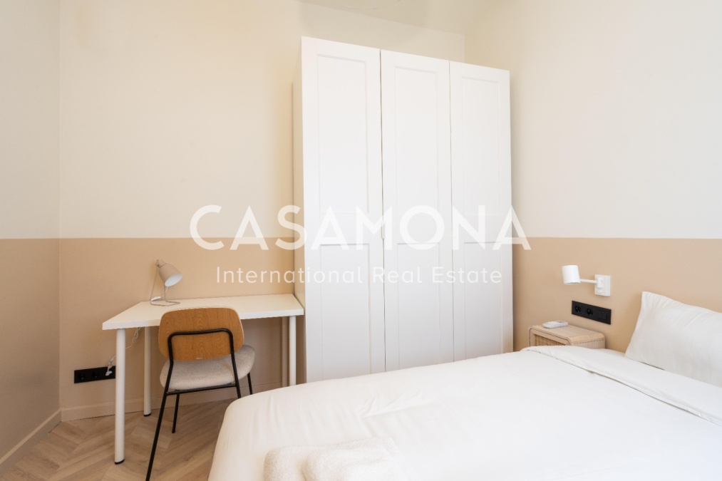 Modern 3 Bedroom Apartment with Balcony in Gràcia
