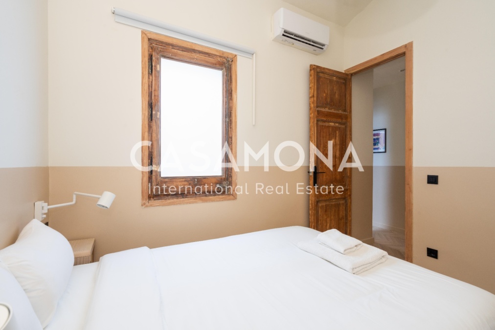 Modern 3 Bedroom Apartment with Balcony in Gràcia