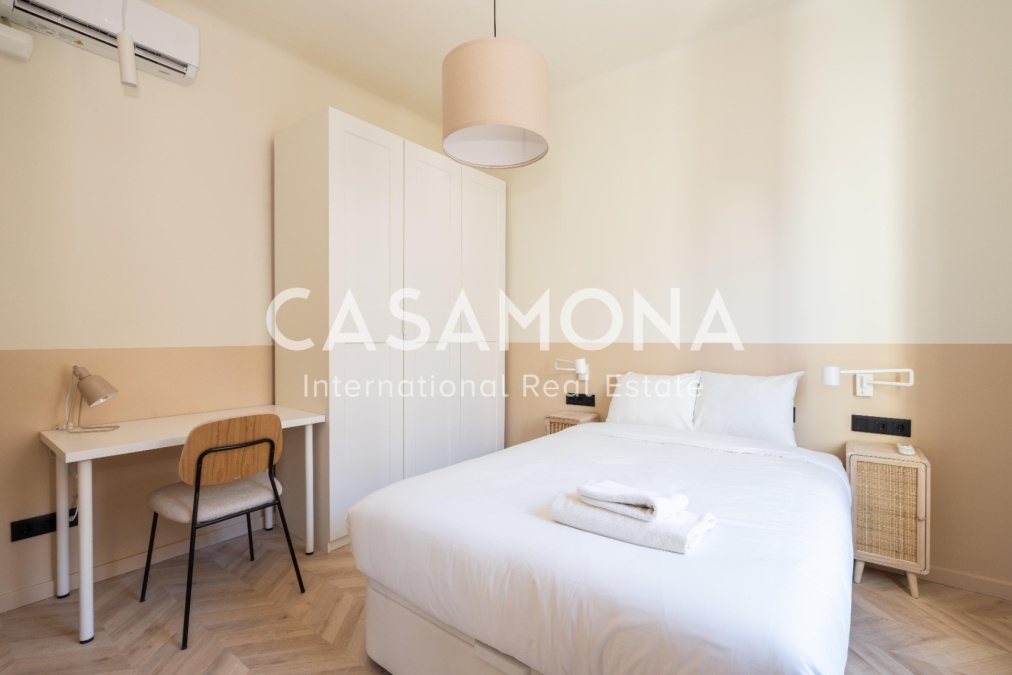 Modern 3 Bedroom Apartment with Balcony in Gràcia
