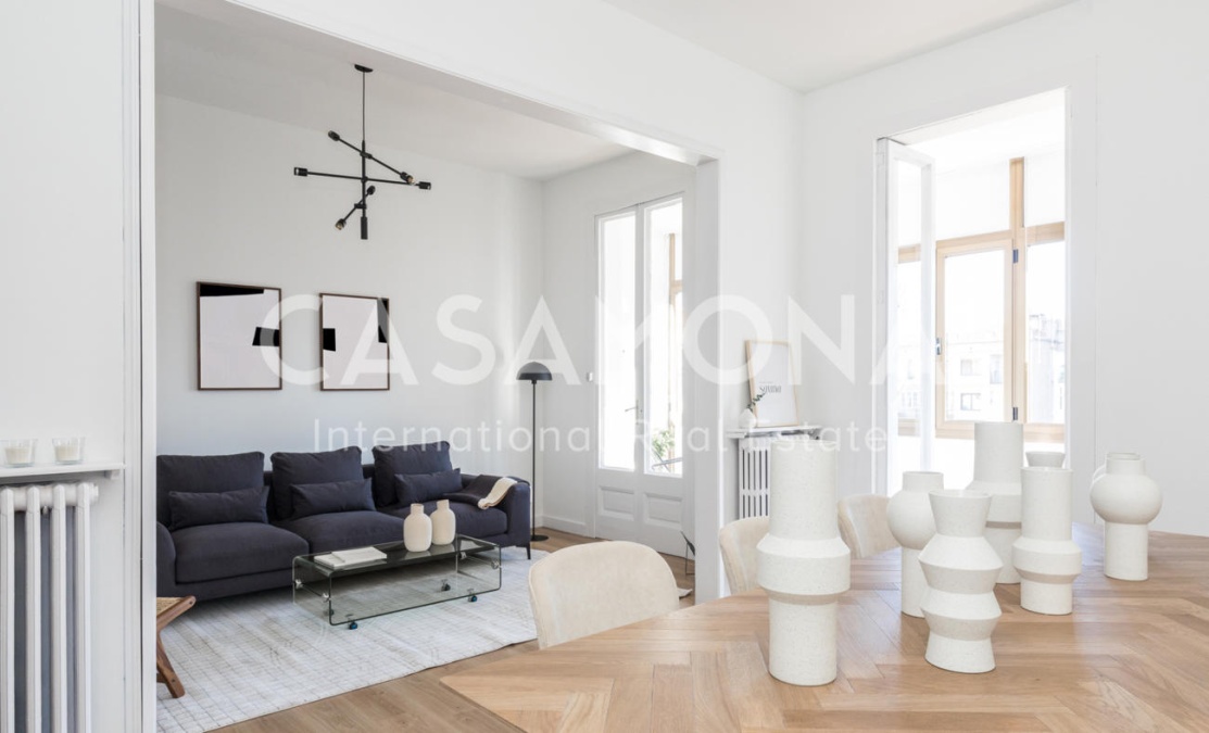 Beautiful 5-Bedroom Apartment Perfectly Located on Gran Via Beautiful 5-Bedroom Apartment Perfectly Located on Gran Via