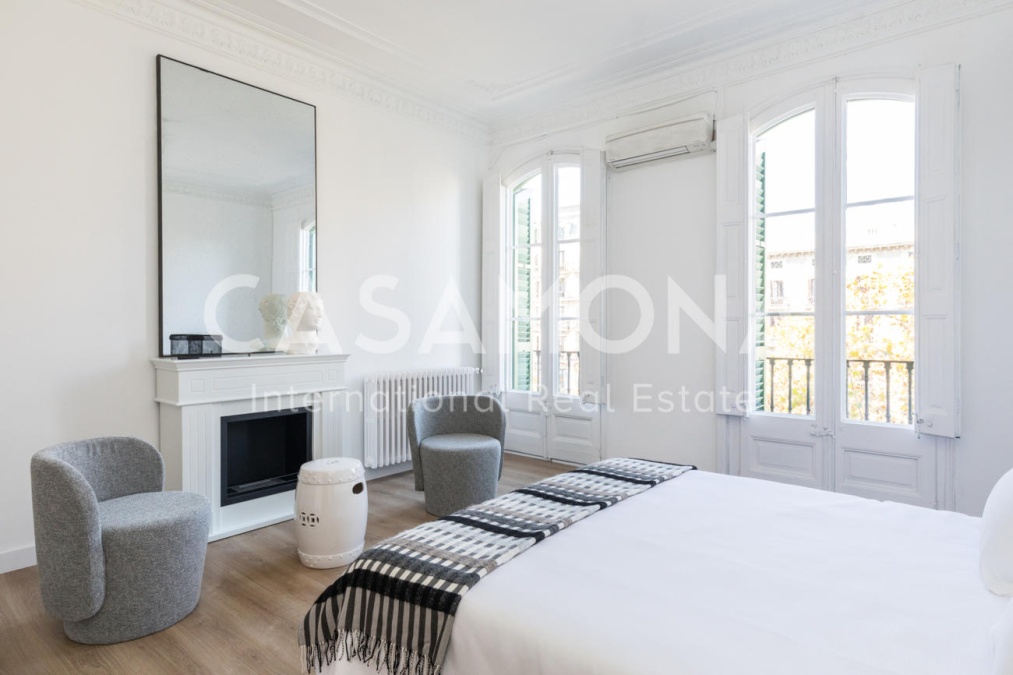 Beautiful 5-Bedroom Apartment Perfectly Located on Gran Via Beautiful 5-Bedroom Apartment Perfectly Located on Gran Via