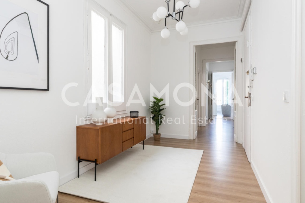 Beautiful 5-Bedroom Apartment Perfectly Located on Gran Via Beautiful 5-Bedroom Apartment Perfectly Located on Gran Via