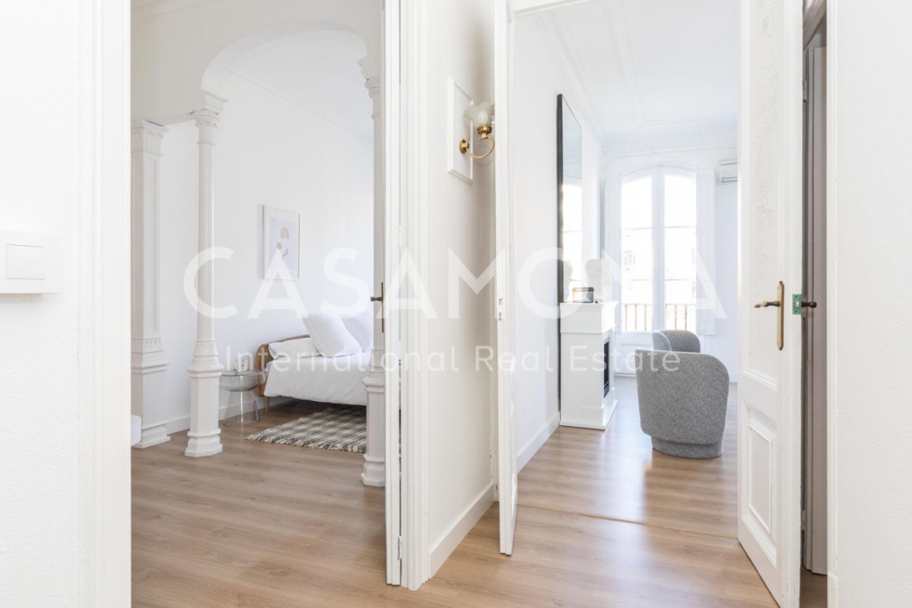 Beautiful 5-Bedroom Apartment Perfectly Located on Gran Via Beautiful 5-Bedroom Apartment Perfectly Located on Gran Via