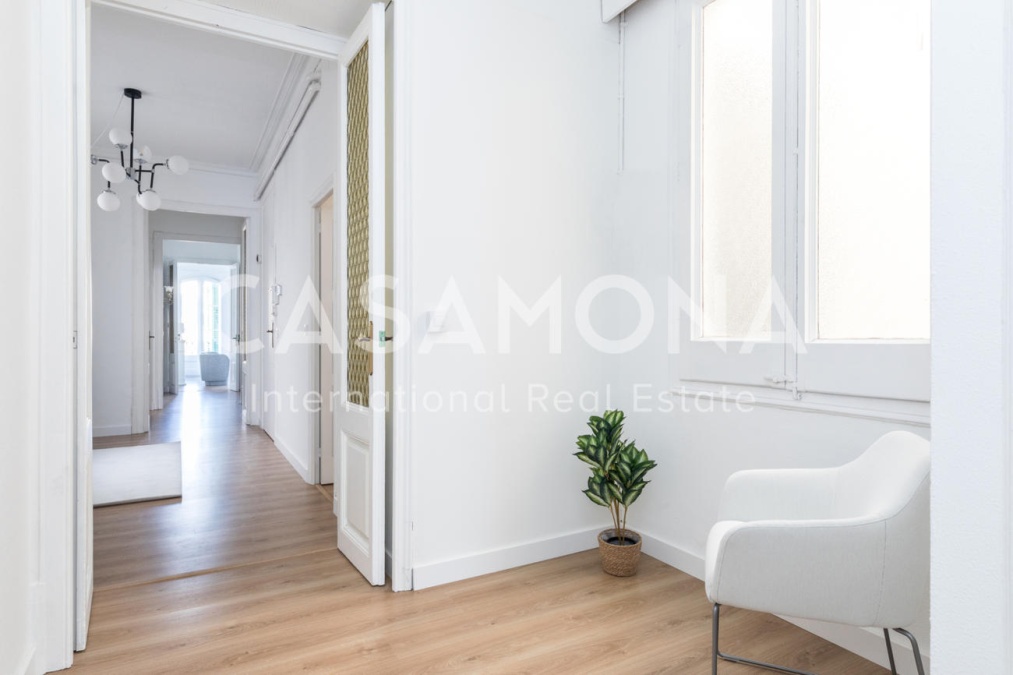 Beautiful 5-Bedroom Apartment Perfectly Located on Gran Via Beautiful 5-Bedroom Apartment Perfectly Located on Gran Via