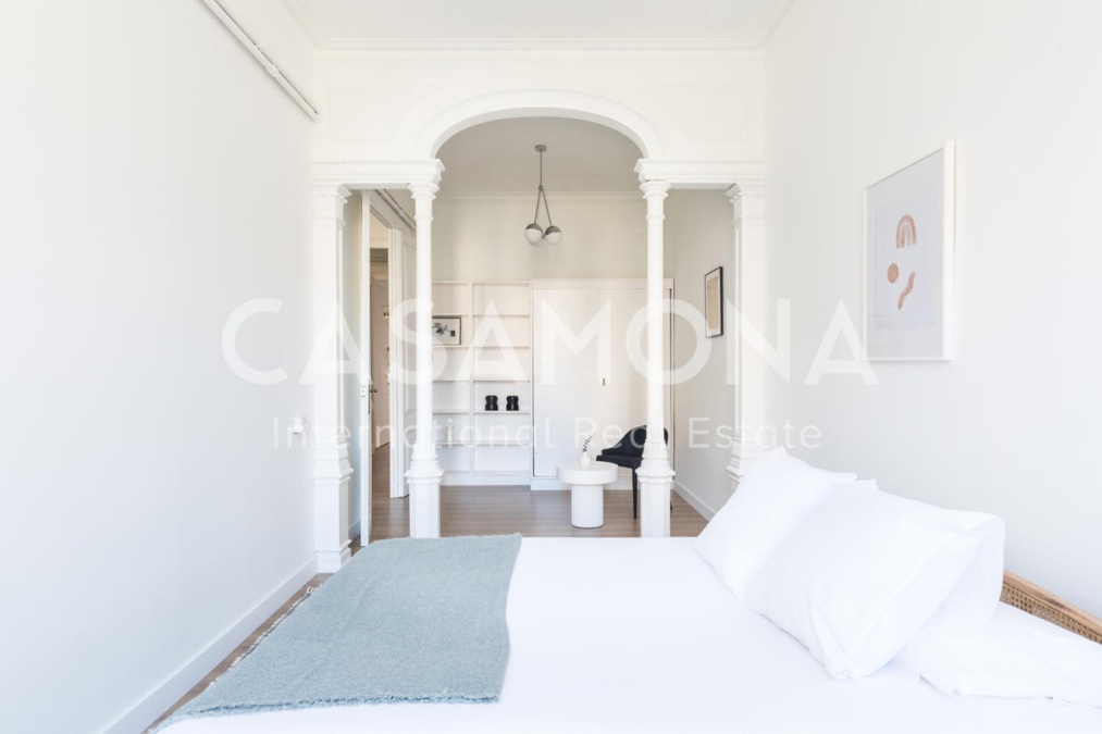 Beautiful 5-Bedroom Apartment Perfectly Located on Gran Via Beautiful 5-Bedroom Apartment Perfectly Located on Gran Via