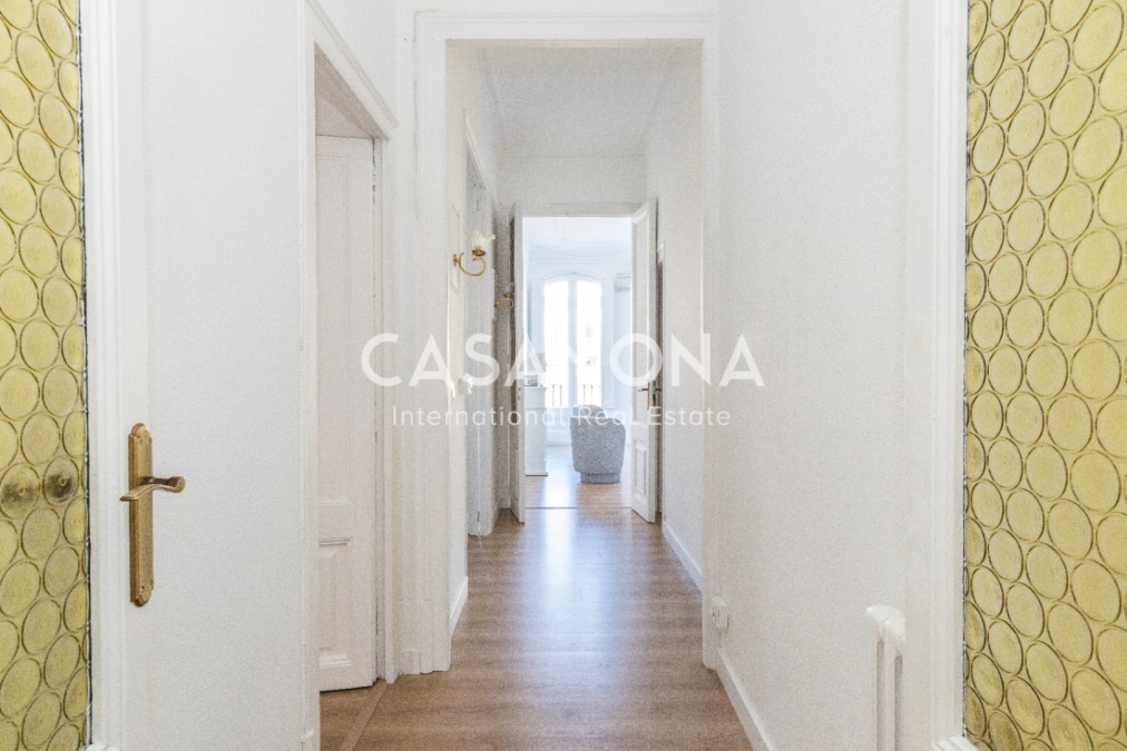 Beautiful 5-Bedroom Apartment Perfectly Located on Gran Via Beautiful 5-Bedroom Apartment Perfectly Located on Gran Via