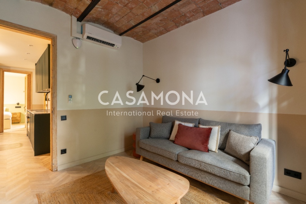 Recently Renovated 2 Bedroom Apartment in Poble Sec Recently Renovated 2 Bedroom Apartment in Poble Sec