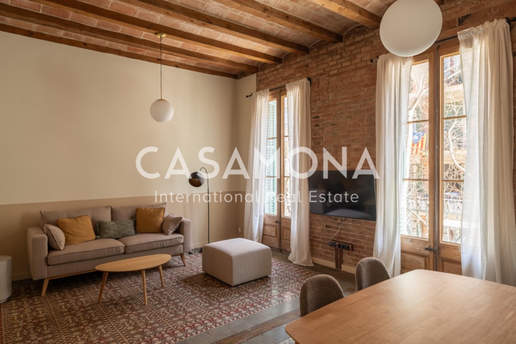 Appartement de 3 chambres récemment rénové avec des caractéristiques catalanes près du Passeig de Gràcia