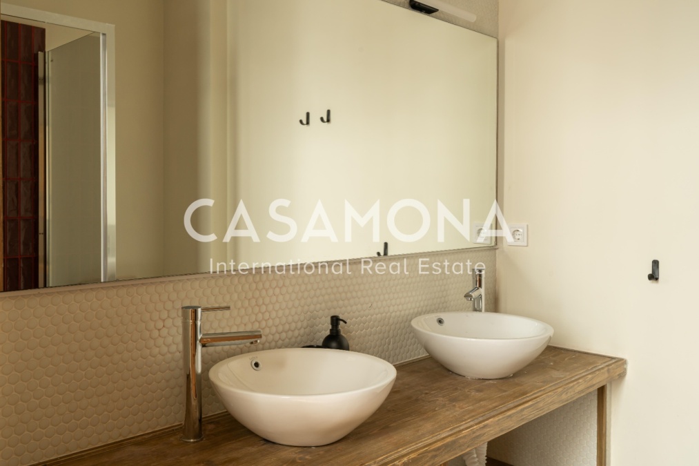 Appartement de 3 chambres récemment rénové avec des caractéristiques catalanes près du Passeig de Gràcia