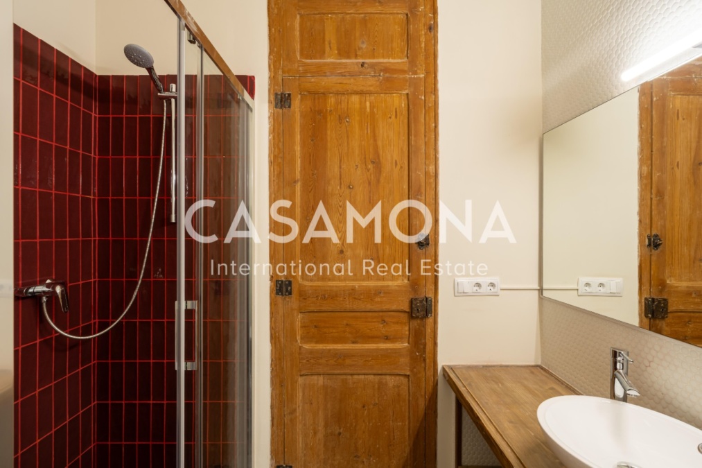 Appartement de 3 chambres récemment rénové avec des caractéristiques catalanes près du Passeig de Gràcia