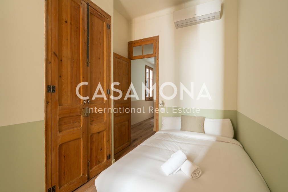 Appartement de 3 chambres récemment rénové avec des caractéristiques catalanes près du Passeig de Gràcia