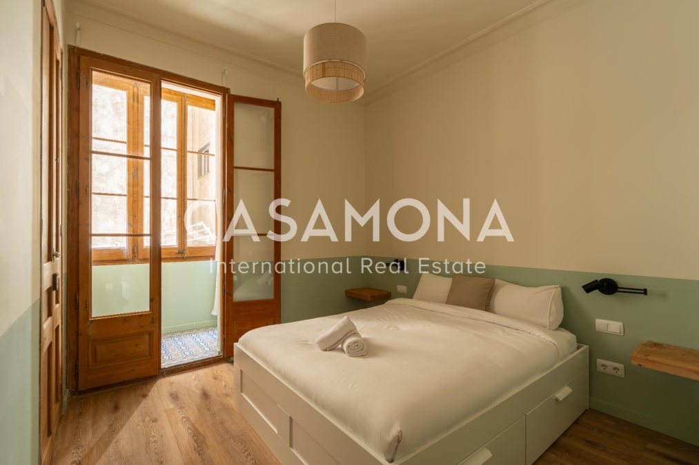 Apartamento de 3 dormitorios recientemente reformado con características catalanas cerca de Passeig de Gràcia