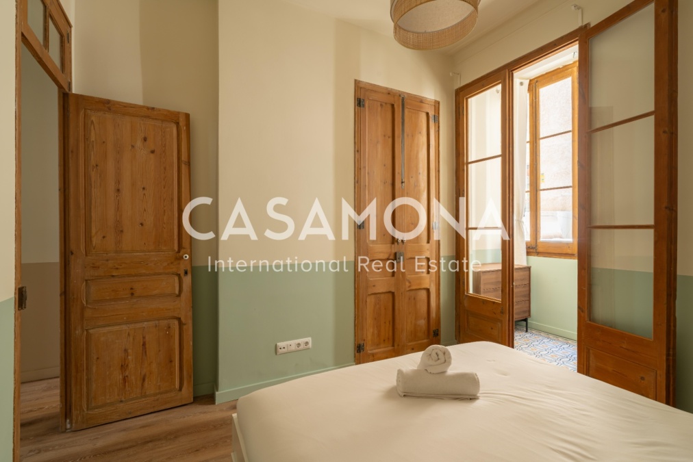 Apartamento de 3 dormitorios recientemente reformado con características catalanas cerca de Passeig de Gràcia