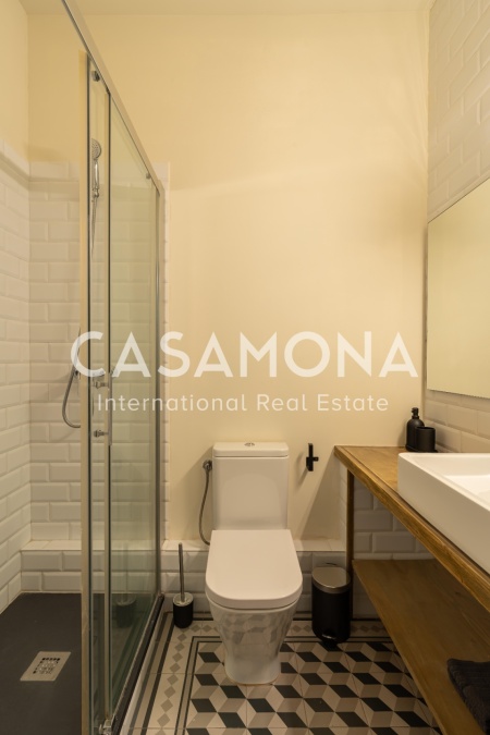 Recently Refurbished 3 Bedroom Apartment with Catalan Features near Passeig de Gràcia