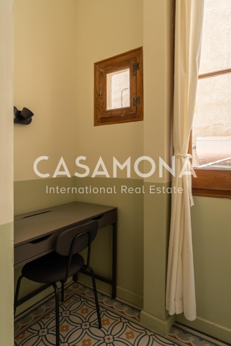 Apartamento de 3 dormitorios recientemente reformado con características catalanas cerca de Passeig de Gràcia