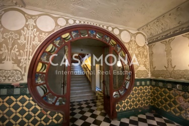 Historical 3-Bedroom Palace Apartment in El Born